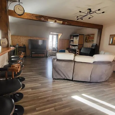 200m Carre Dore * ル・モンドール